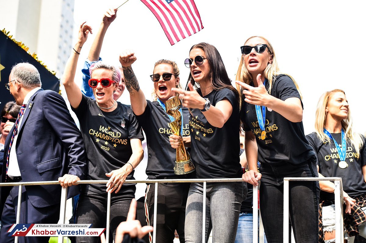 تصاویر| جشن قهرمانی زنان آمریکا در خیابان