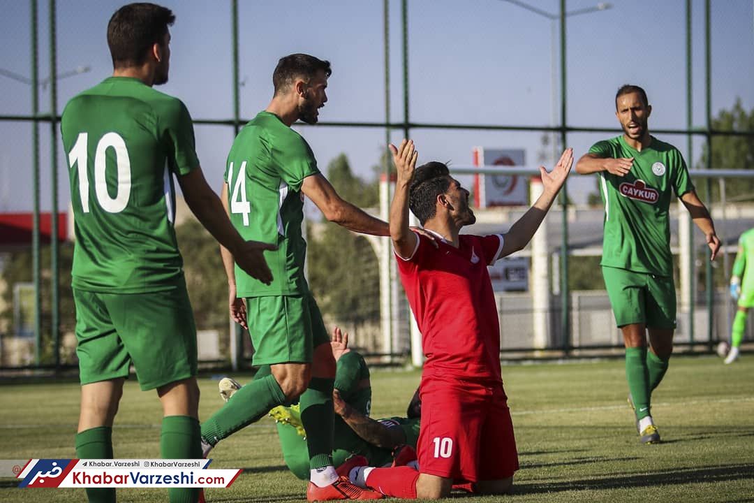 عکس| درگیری در دیدار دوستانه تراکتور!