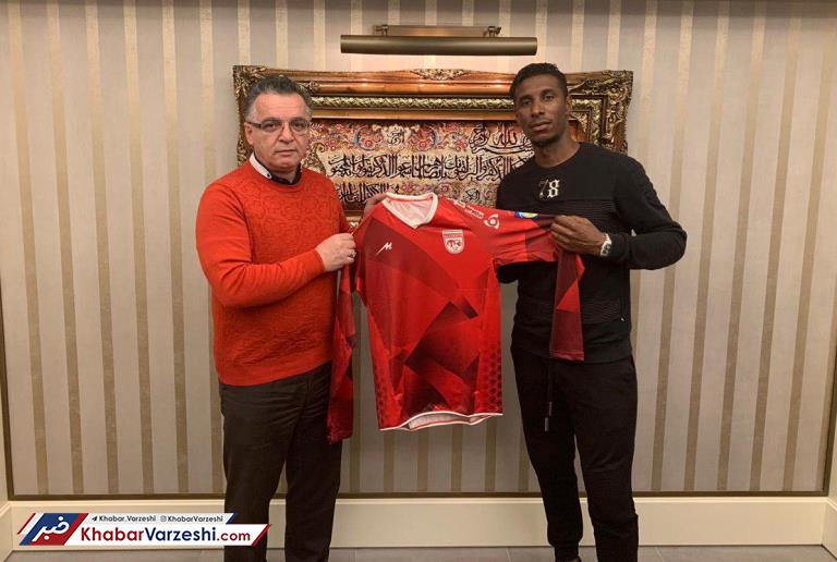 بازیکن پیشین تراکتور در رویای گینه!