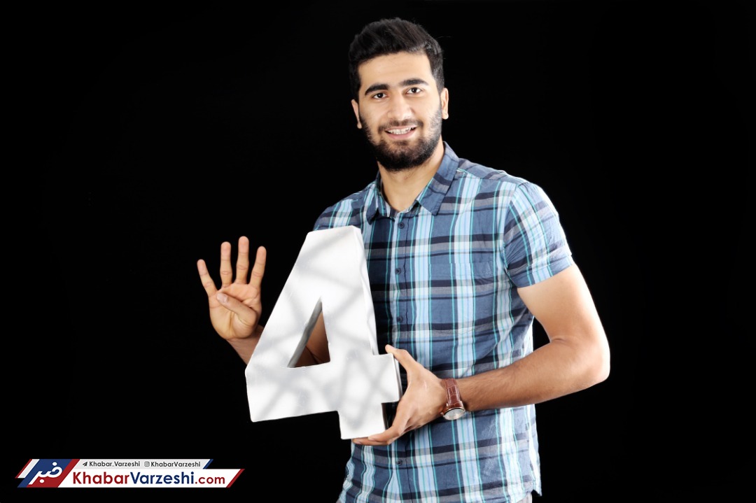 اسفندیار: خون من آبی است