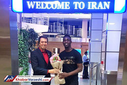 تلاش‌های مشکوک برای ماندن بازیکن بیمار در پرسپولیس