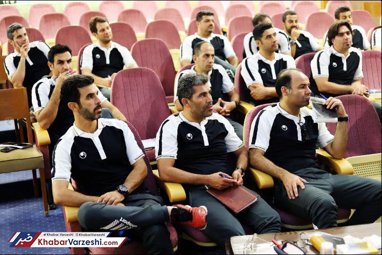 عکس| گزارشگر تلویزیون هم مربی فوتبال شد