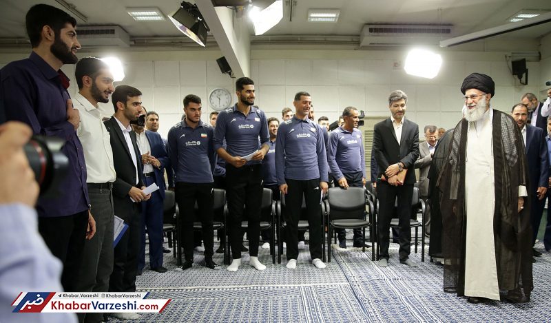 جوانان افتخار آفرین والیبال با رهبر انقلاب دیدار کردند
