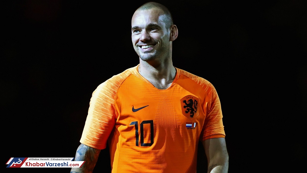 ستاره هلندی کفش‌ها را آویخت