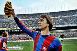 تصاویر| رونمایی از مجسمه کرویف در نوکمپ