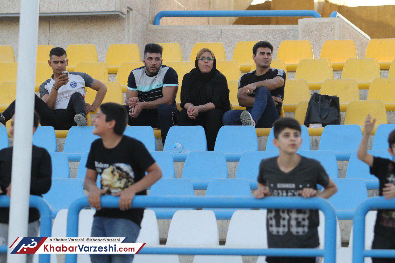 عکس| یک زن تماشاگر ویژه جام حذفی