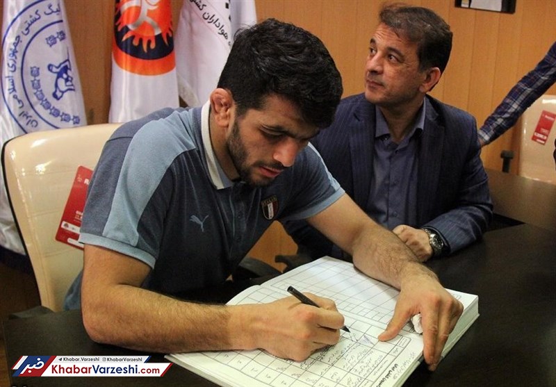 عکس| حسن یزدانی با تیم جدیدش قرارداد بست