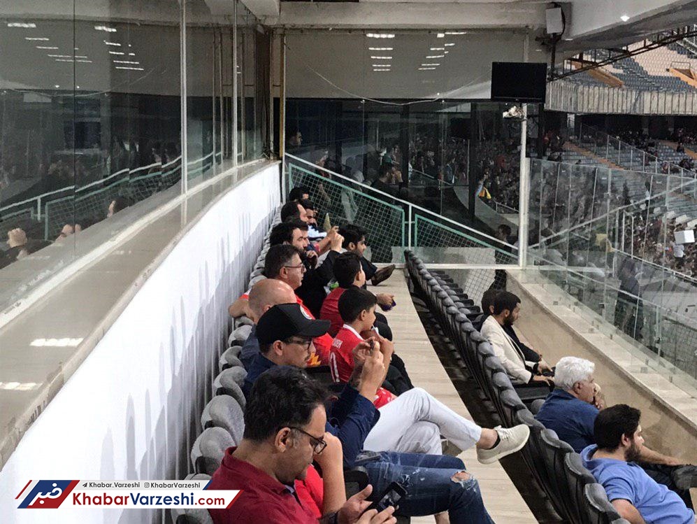 عکس| استقلالی‌ها تماشاگرِ پرسپولیس شدند