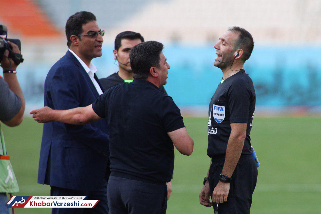 فتاحی: ۲ بازیکن پرسپولیس باید اخراج می‌شدند