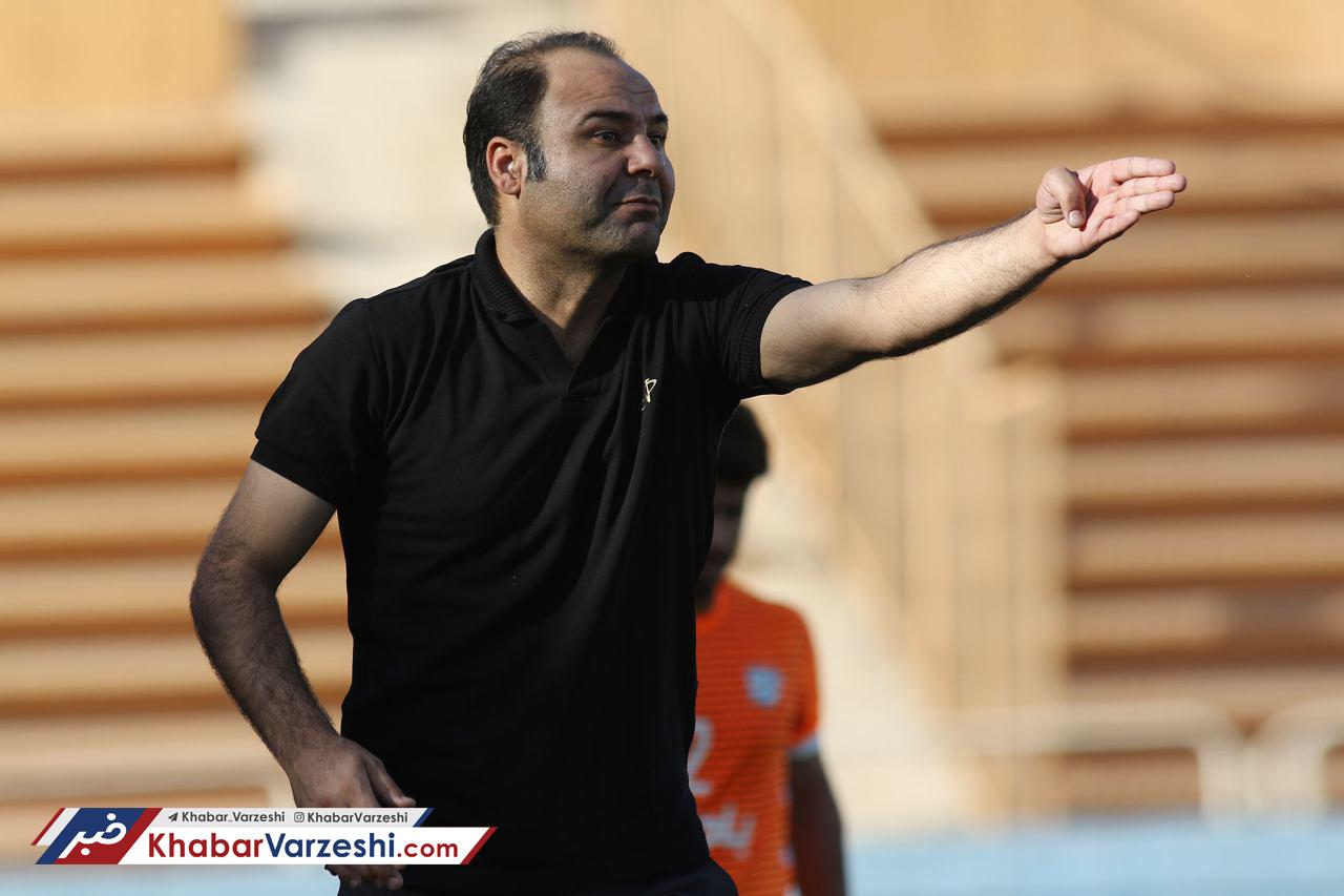 علی کریمی ریتم بازی استقلال را کُند می‌کند