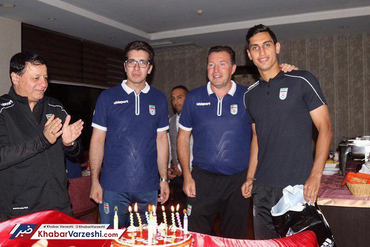 عکس| جشن تولد محمد نادری در اردوی تیم ملی