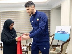 تقدیر از ملی‌پوش والیبال توسط شهردار منطقه ۸