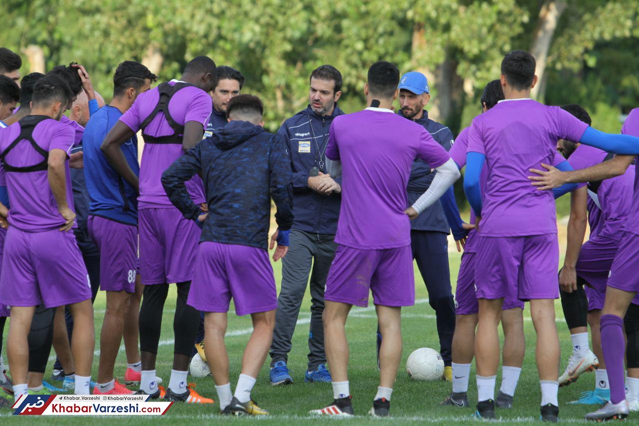 گزارش تصویری| شوخی بازیکنان با دیاباته و حضور بازیگر سینما در تمرین استقلال