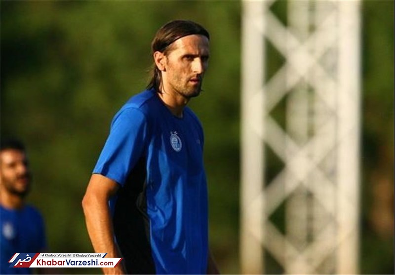 نشست خبری شاکی استقلال مقابل ساختمان فیفا