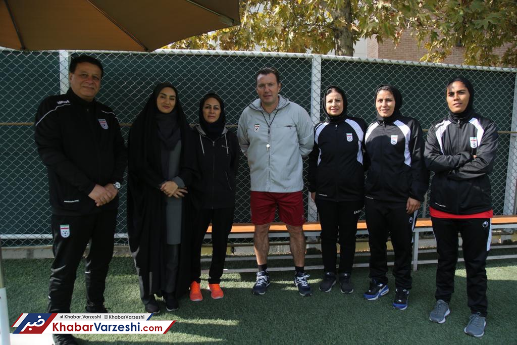 عکس| حضور سرمربی تیم ملی زنان در تمرین شاگردان ویلموتس