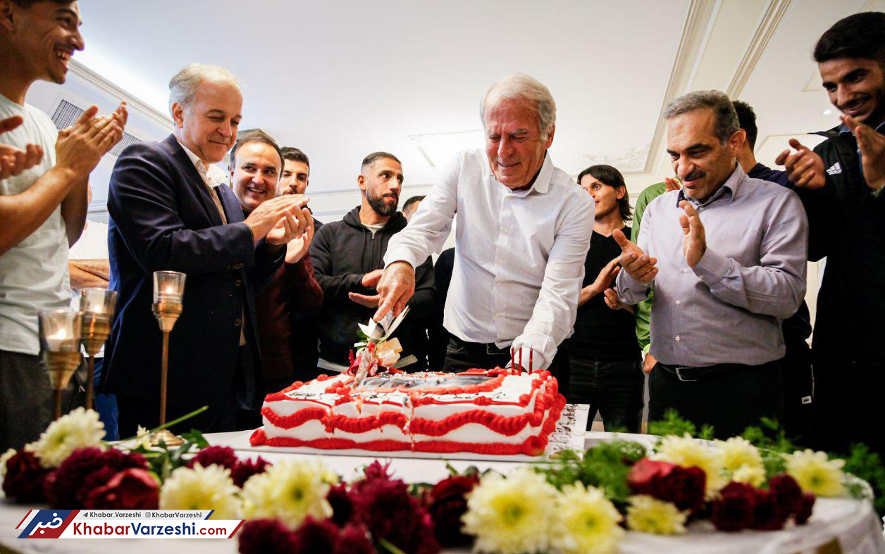 گزارش تصویری| سورپرایز باشگاه تراکتور برای تولد مصطفی دنیزلی