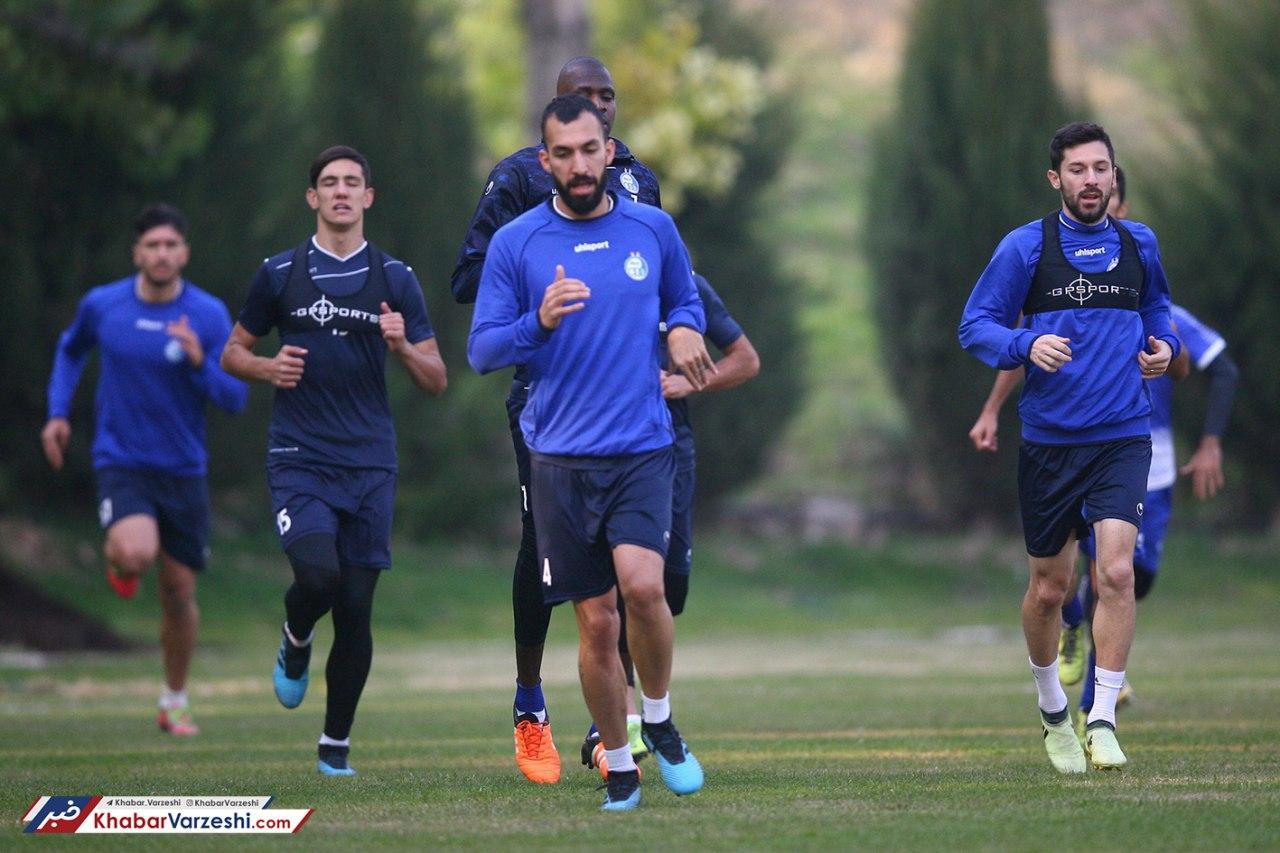 استقلال - سرخپوشان، پشت درهای بسته!