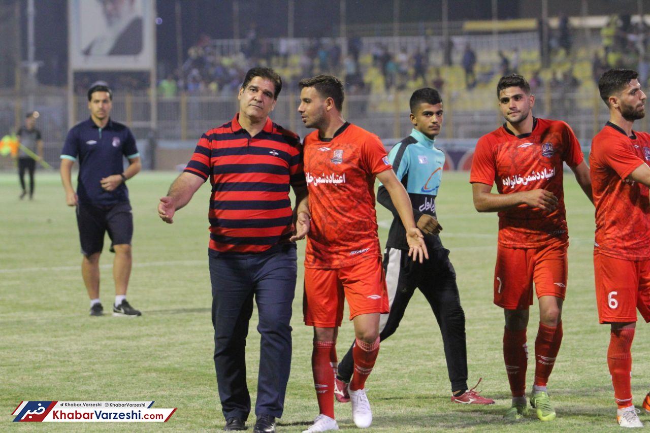 نظری: یقه استقلال را می‌گیریم!