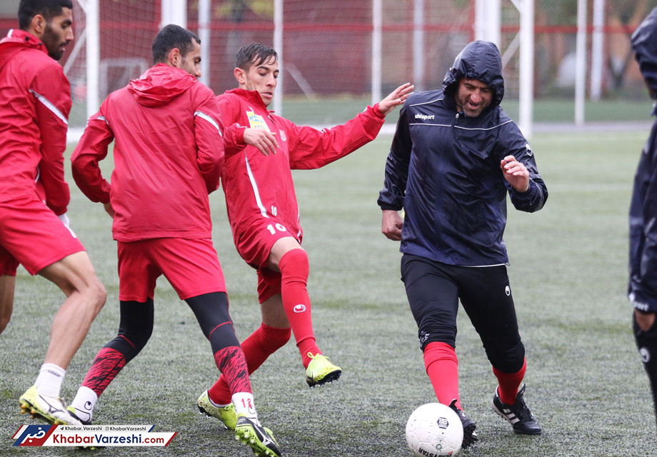 گزارش تصویری| تمرین بازیکنان پرسپولیس زیر باران