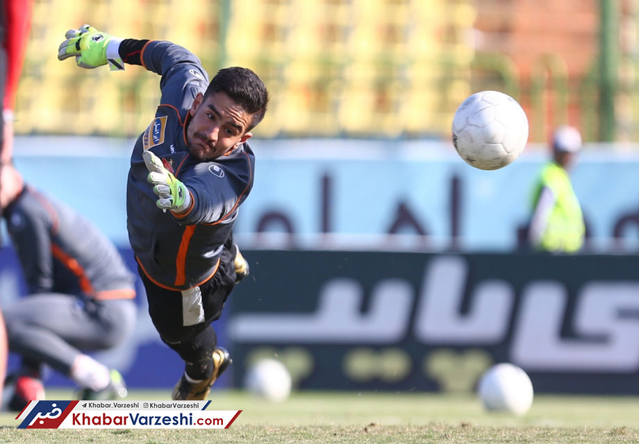 دروازه‌بان پرسپولیس به بیمارستان منتقل شد