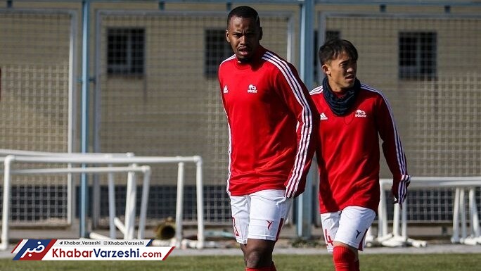 خارجی‌های تراکتور اخراج شدند!