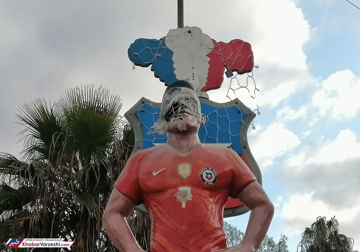 عکس| مجسمه ستاره شیلی خراب شد!