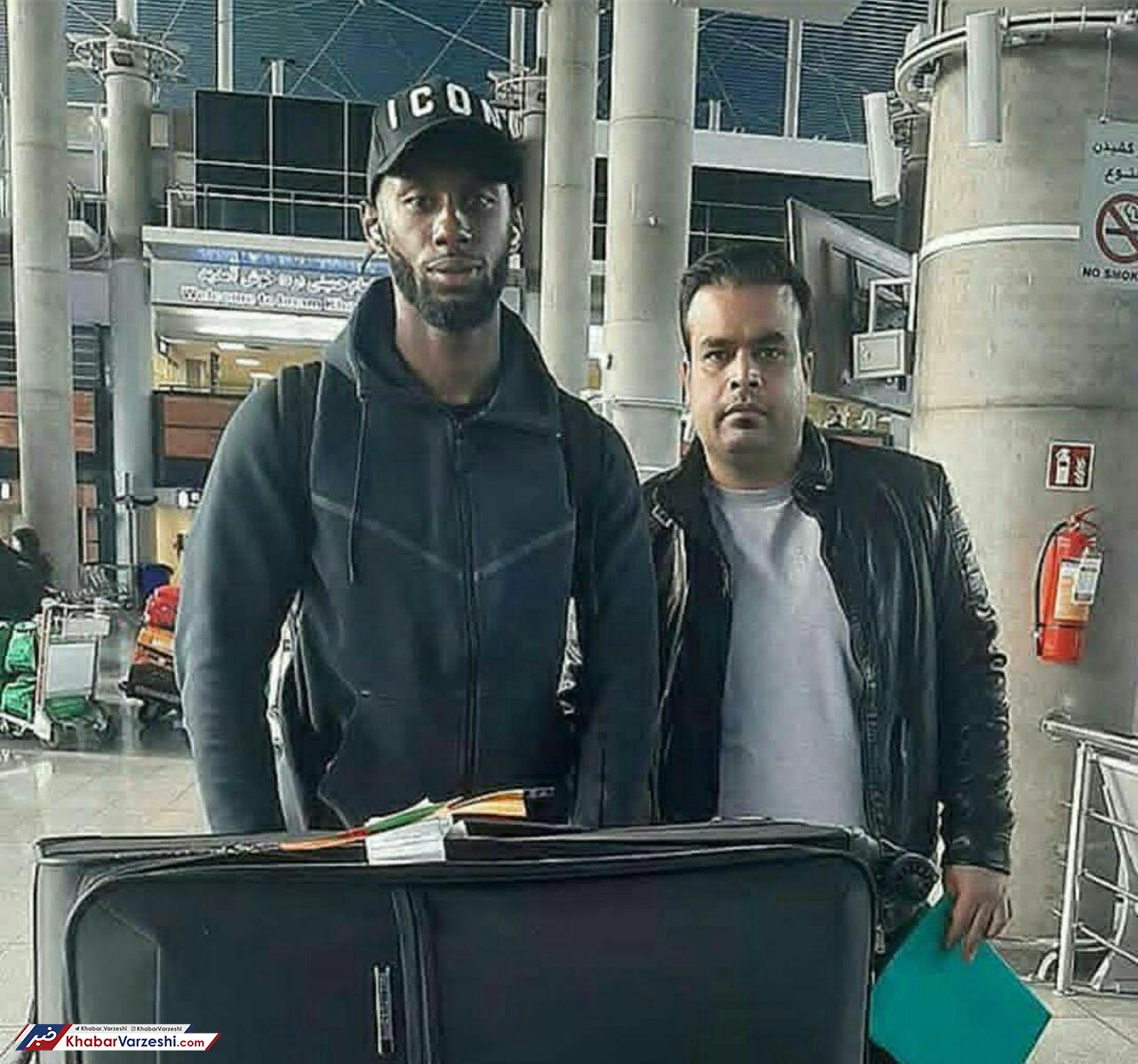 عکس| بازیکن جدید استقلال وارد تهران شد