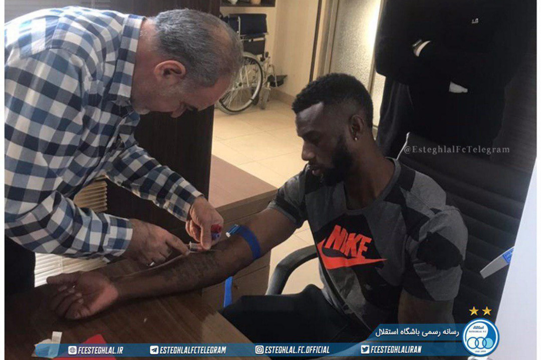 عکس| بازیکن مورد نظر استقلال در تست‌های پزشکی