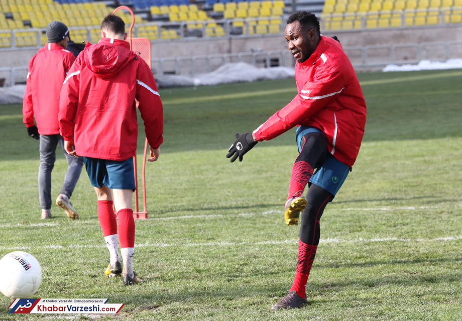 اوساگونا بدنسازی نداشته و عقب است