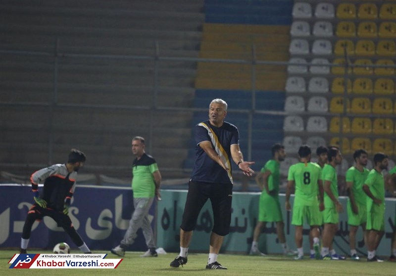 عکس| گرامیداشت یاد پیشکسوت پرسپولیس در بازی پارس جنوبی - گل‌گهر