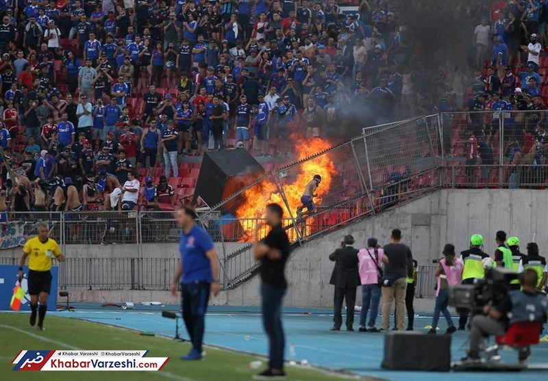 آتش زدن صندلی‌های ورزشگاه در اعتراض به دولت!