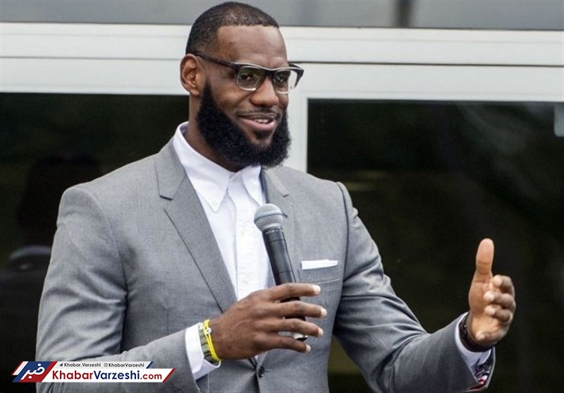 هدیه ویژه بنیاد خیریه جیمز به دانش‌آموزان یک دبیرستان