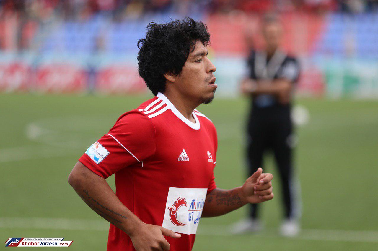 سرنوشت مبهم هافبک خارجی تراکتور