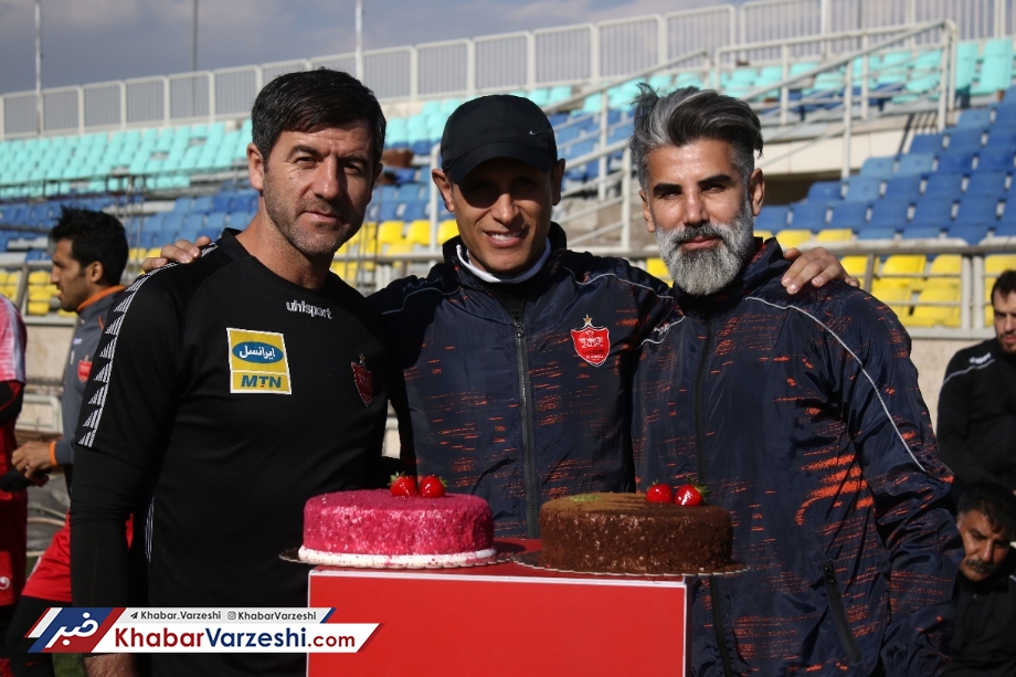 گزارش تصویری| جشن تولد باقری و فنایی در حاشیه تمرین پرسپولیس
