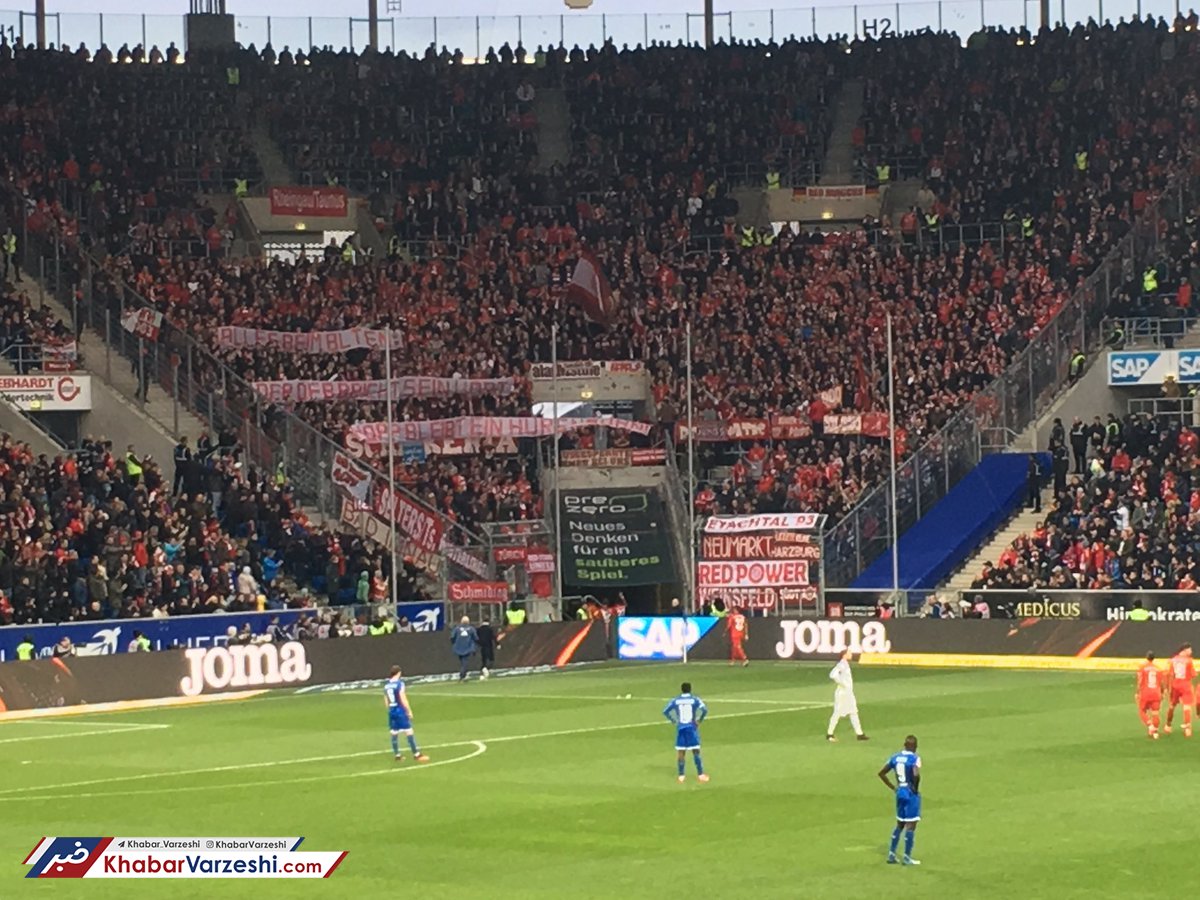 عکس| توهین زشت بایرنی‌ها و توقف بازی!