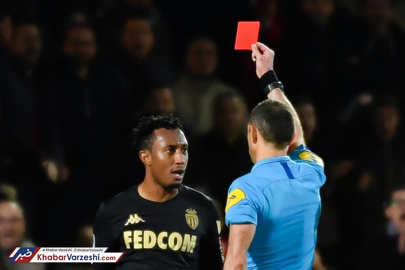 محرومیت سنگین برای هُل دادن داور