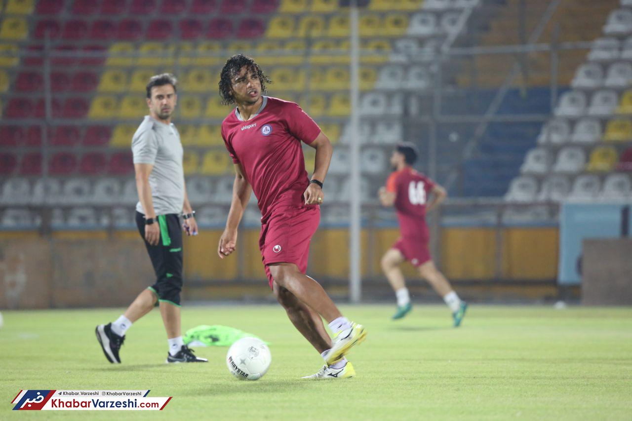 من در ایران حبس شده‌ام!