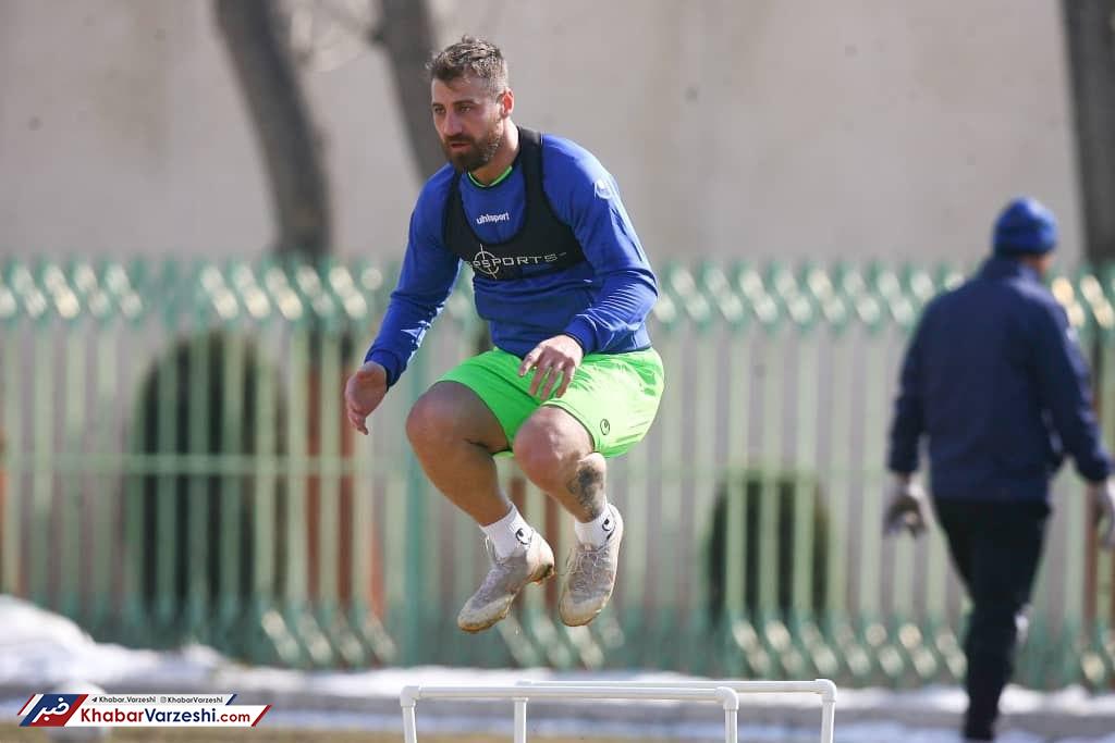 بودوروف همچنان بازیکن استقلال است