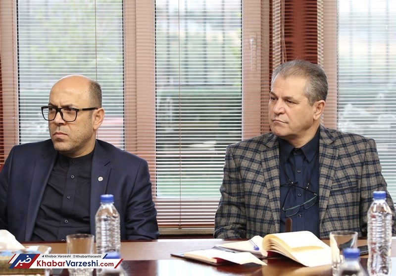 منزوی: هیچ مسئولیتی نسبت به این قرارداد ندارم!