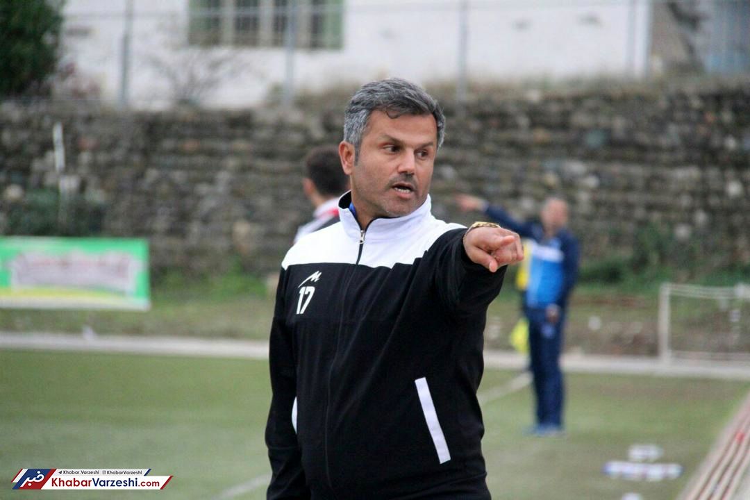 آجورلو به خاطر تولیدی لباس رفیقش به علی کریمی تهمت روزه‌خواری زد