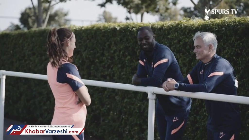 عکس روز| دیدار مورینیو و ستاره فوتبال زنان