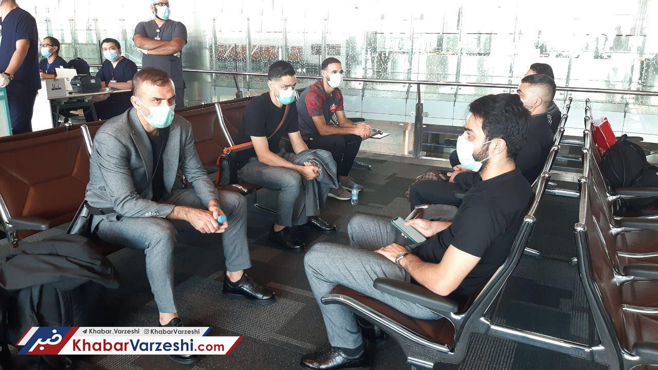 حمله بازیکنان پرسپولیس در فرودگاه دوحه به رسول پناه!